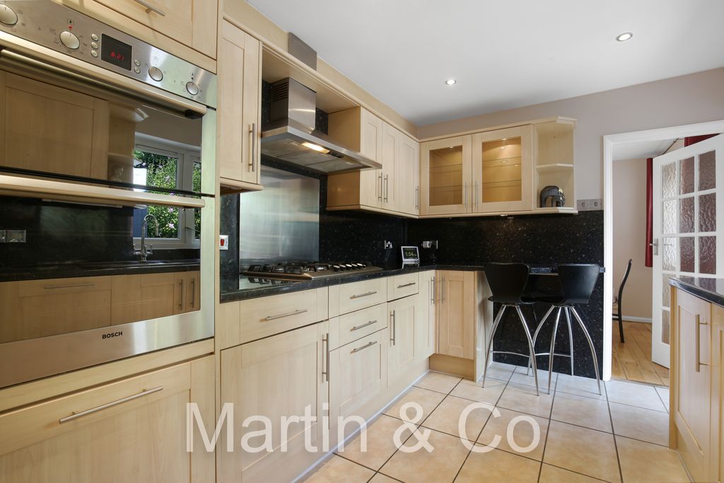Property photo 3 of 32 1748330964 - 4 Haling Park Gardens, Cr2 - 24