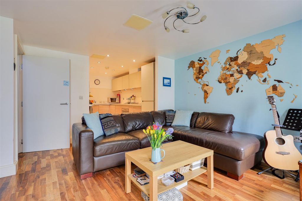 Property photo 3 of 17 Img (11).Jpg