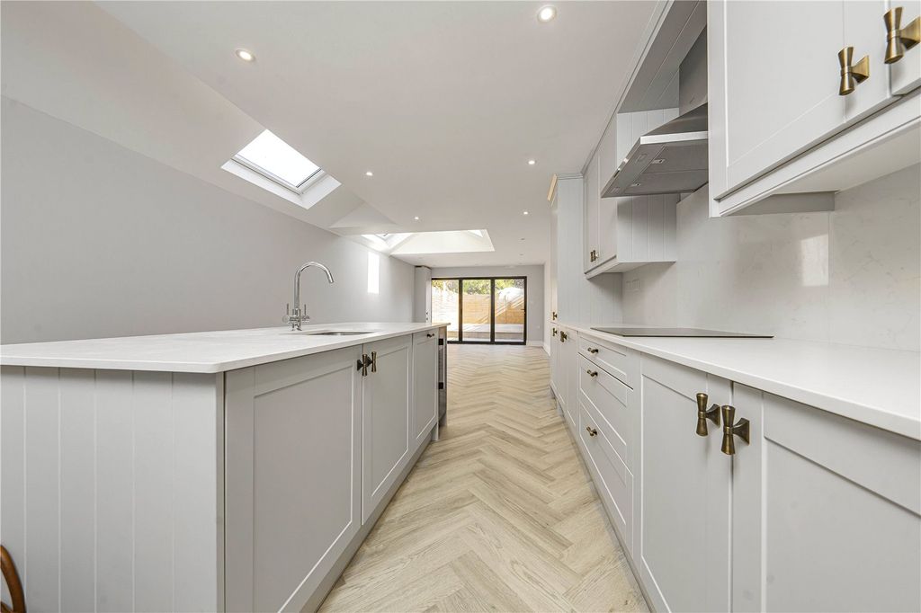 Property photo 2 of 8 Picture No. 04