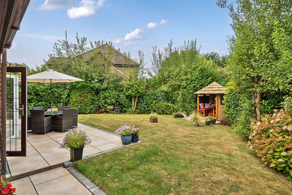 Property photo 2 of 15 Garden
