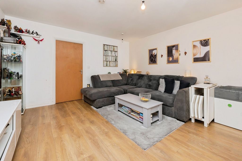 Property photo 3 of 13 Pbox-Img.Jpg