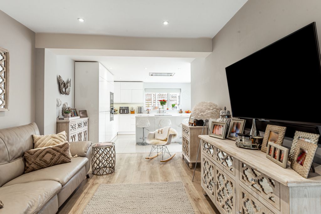 Property photo 3 of 17 Living Room