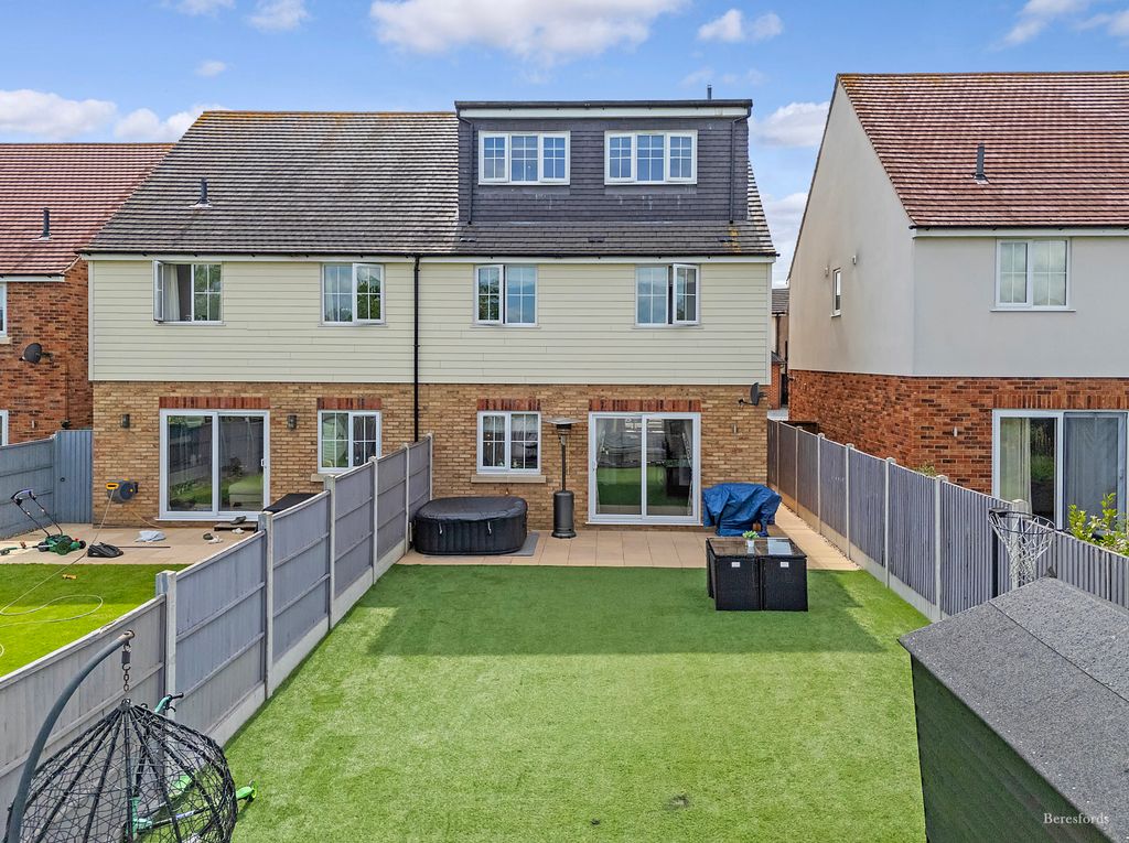 Property photo 3 of 28 Picture No. 04