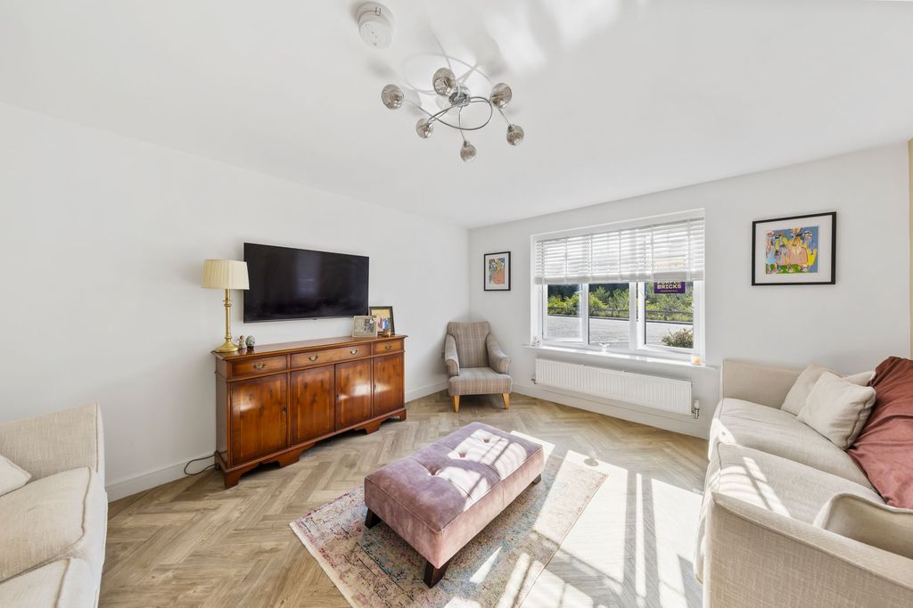 Property photo 2 of 31