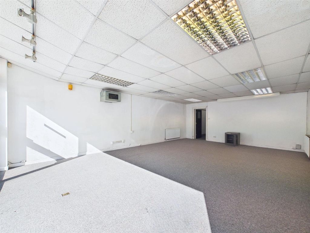 Property photo 3 of 19 Mixed-Use Property For Auction, Fishponds Road (2)