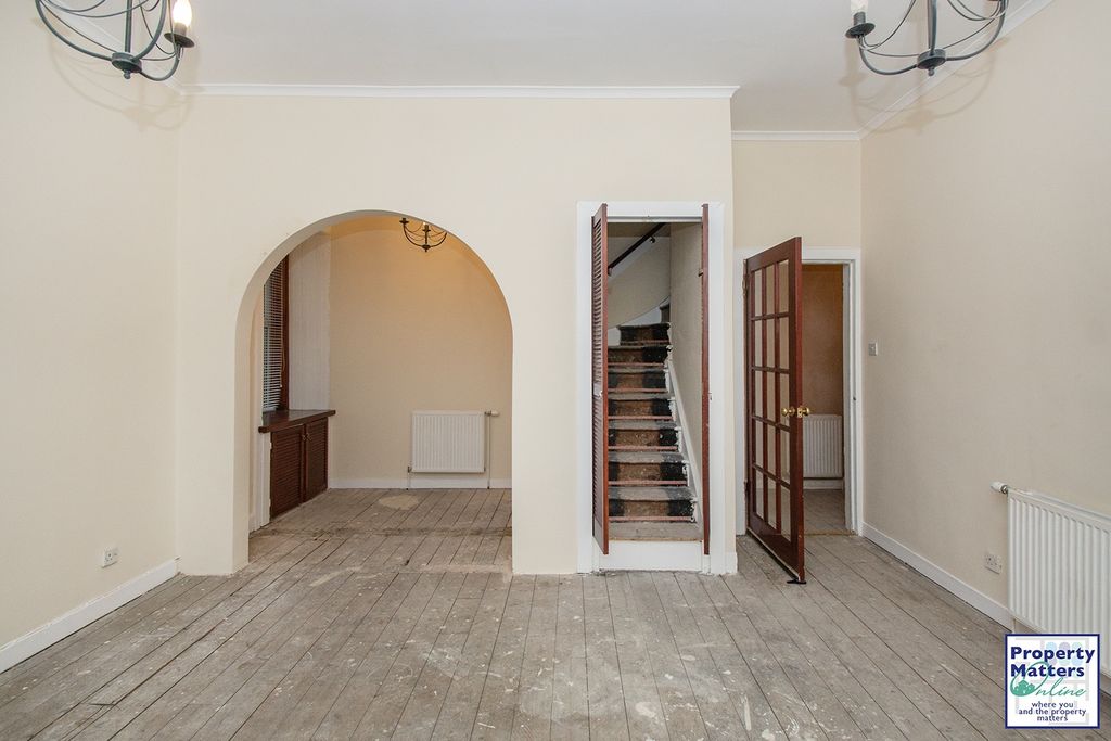 Property photo 3 of 22 Lounge