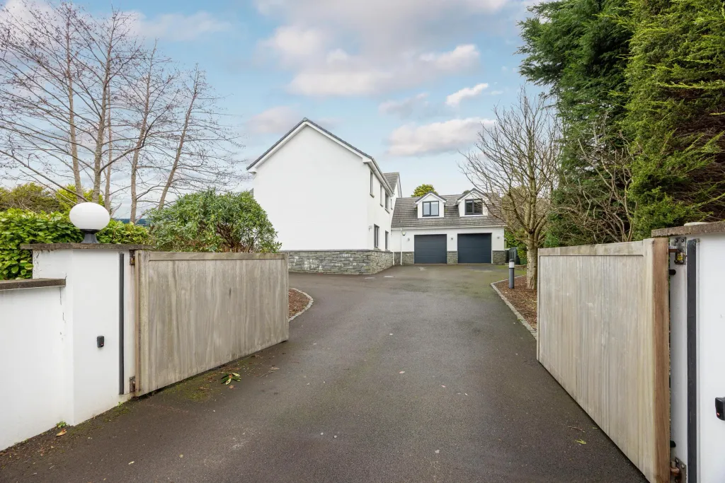 Property photo 2 of 41