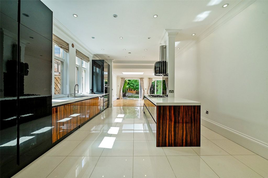 Property photo 2 of 14 Kitchen