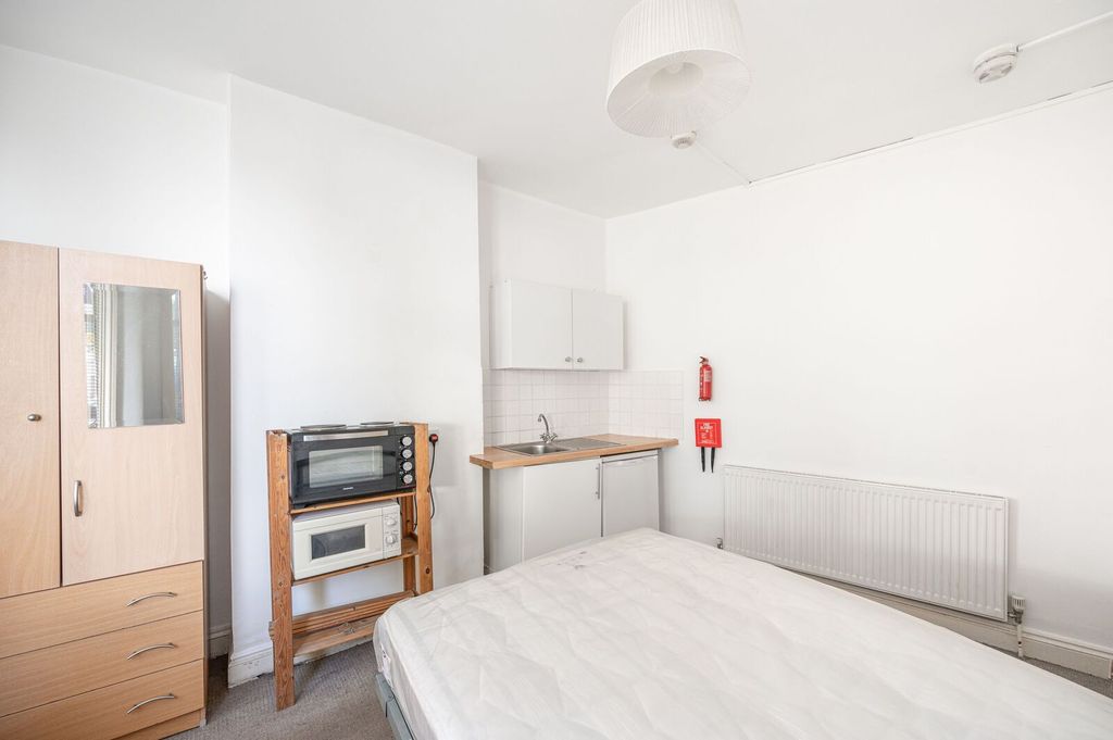 Property photo 1 of 4