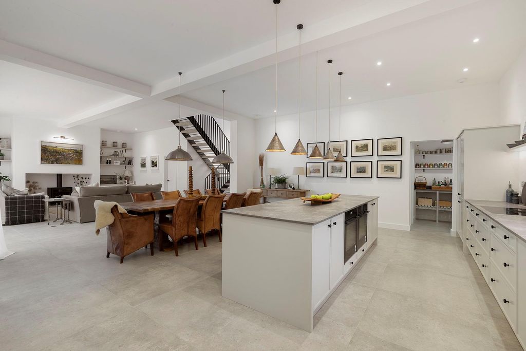 Property photo 2 of 24 Image