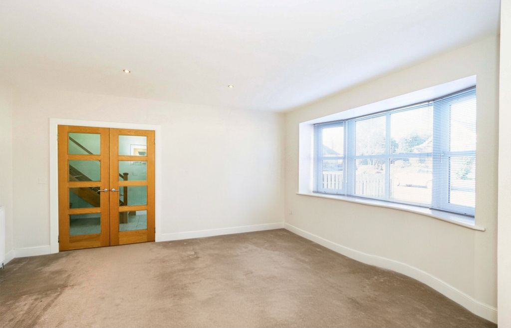 Property photo 3 of 21