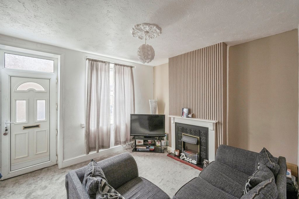 Property photo 2 of 17