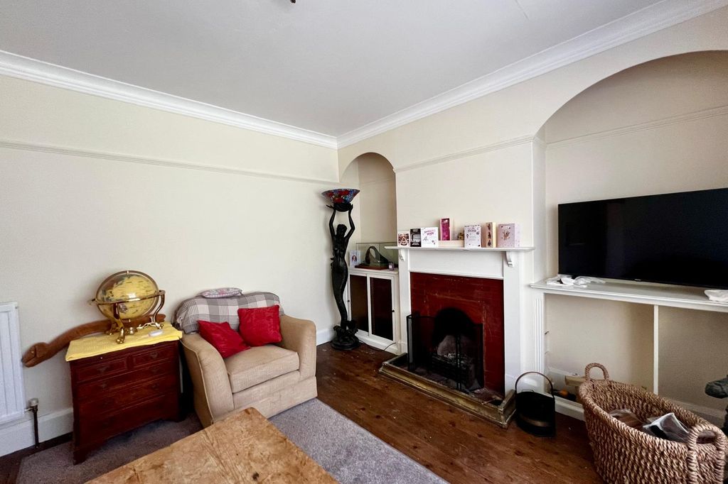 Property photo 3 of 12