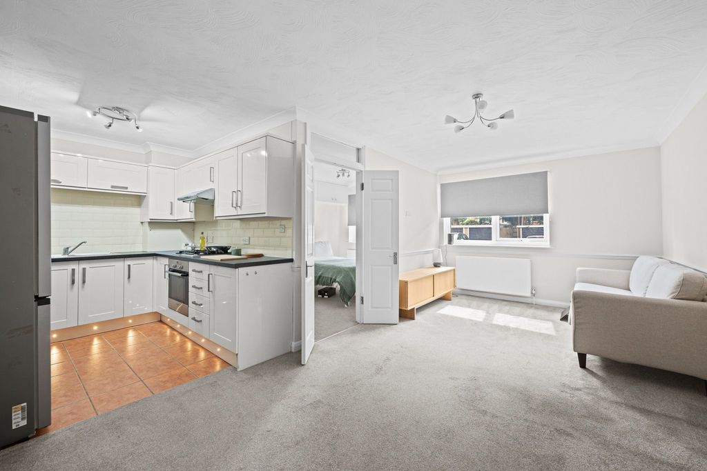 Property photo 3 of 11