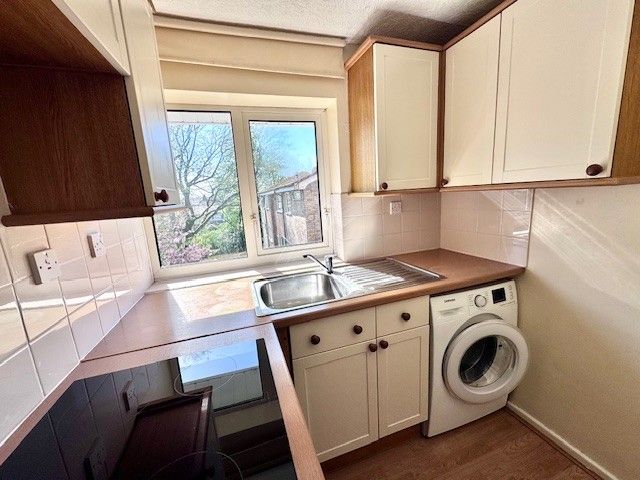 Property photo 3 of 7 Kitchen