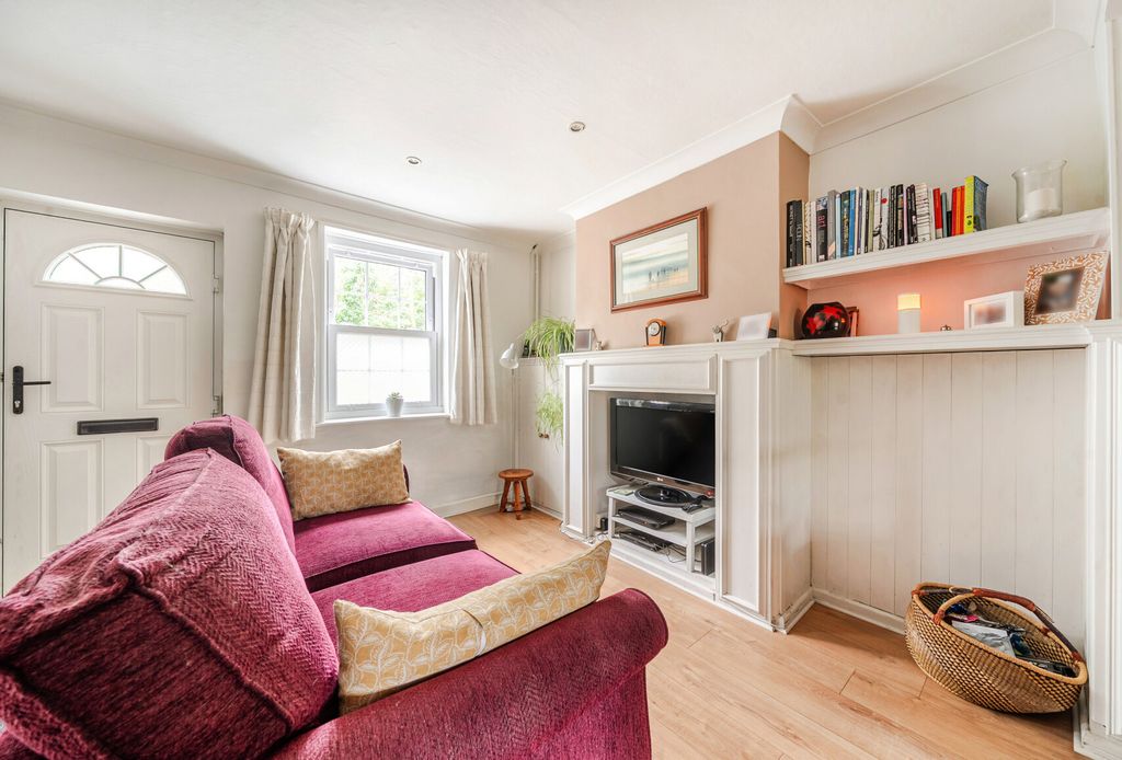 Property photo 3 of 10 1387447-11-693Bee...