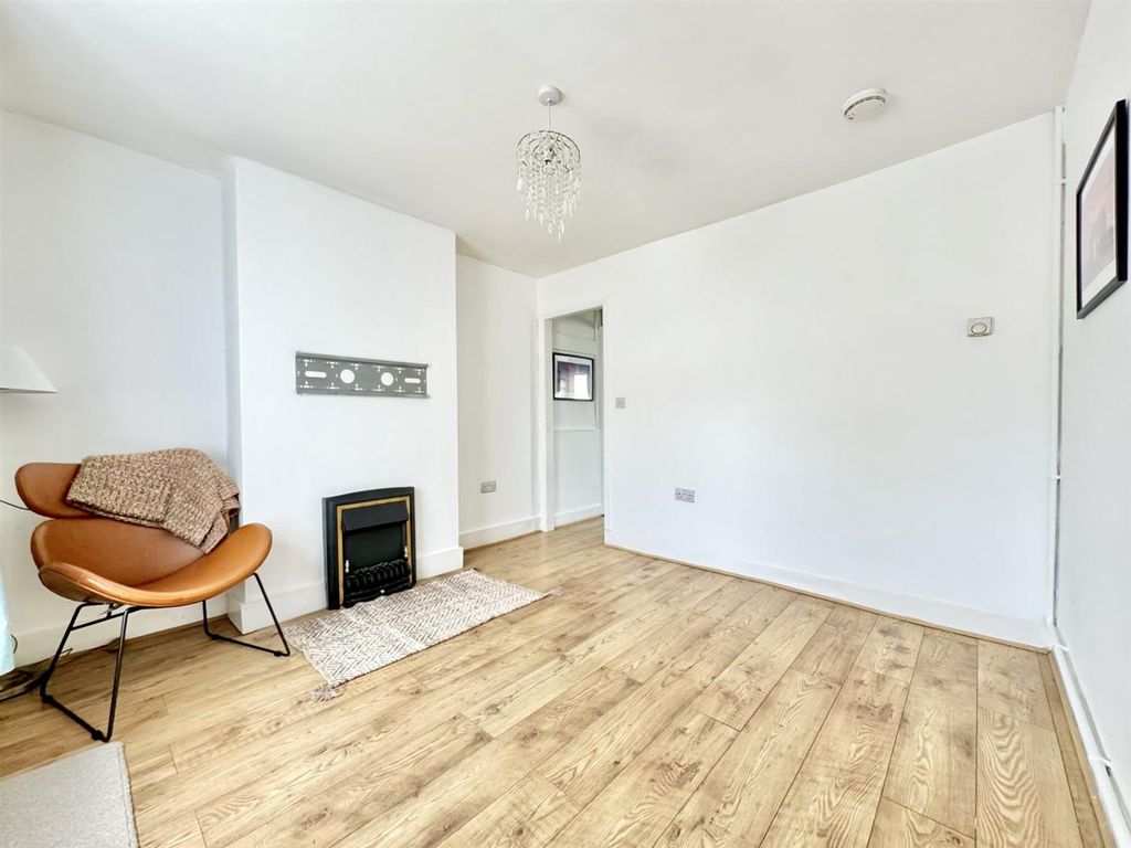 Property photo 3 of 20