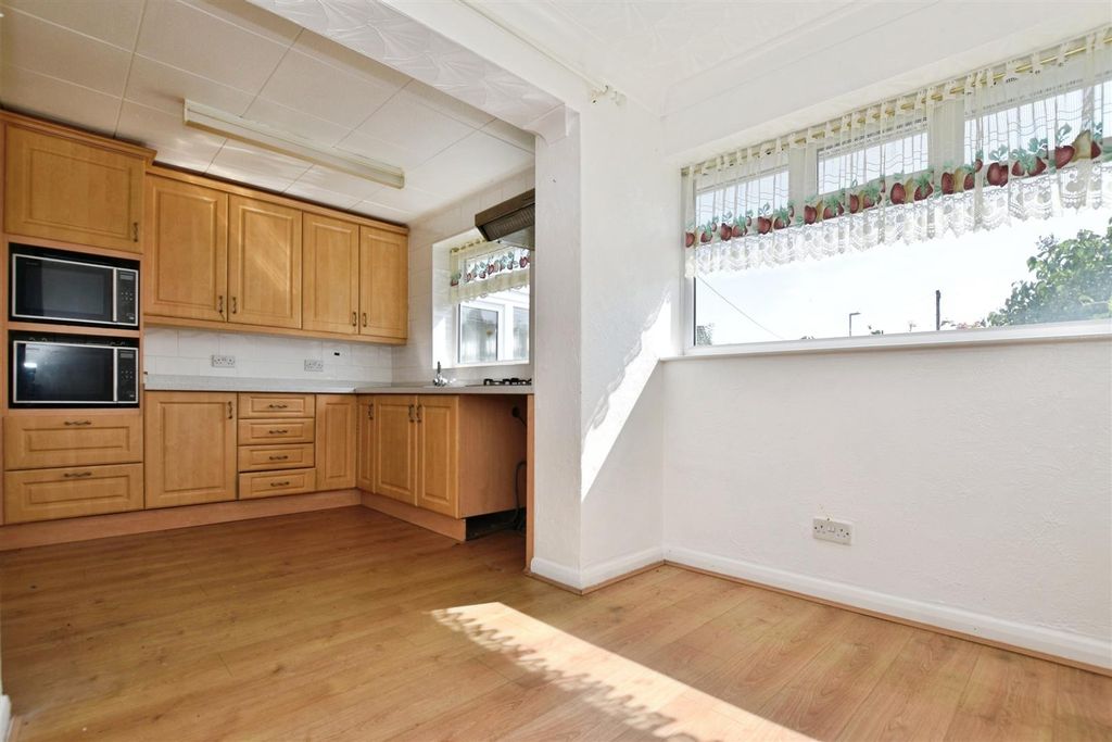 Property photo 2 of 18 Kitchen