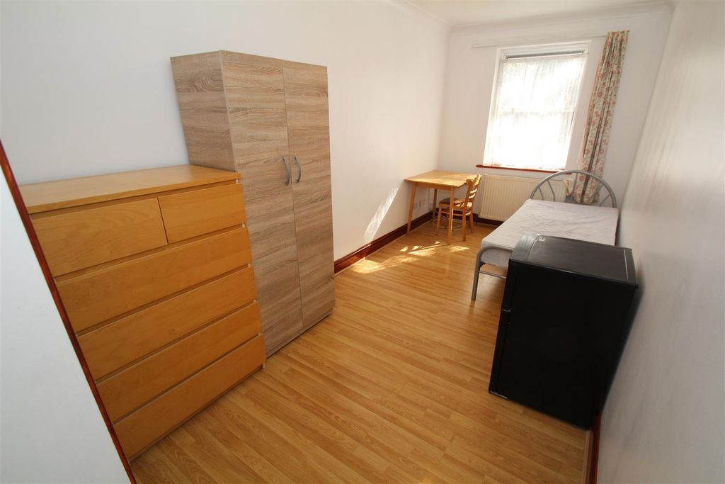Property photo 1 of 5 Room 3