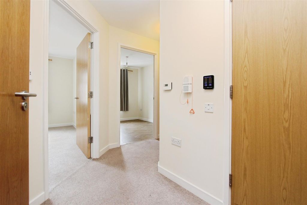 Property photo 3 of 18 Hallway