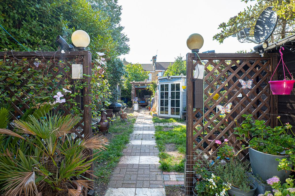 Property photo 2 of 21