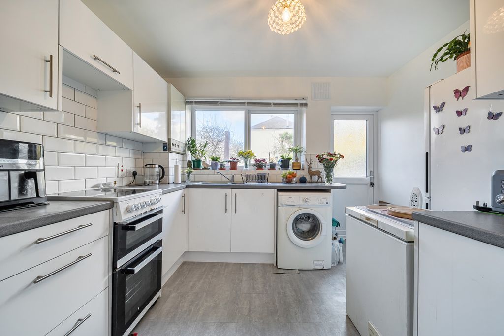 Property photo 2 of 10 1425232-9-69B17d8...