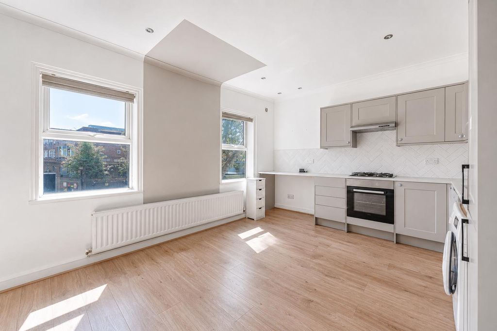 Property photo 2 of 16 Rotherhithe New Road