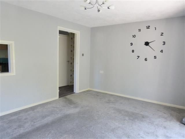 Property photo 3 of 11 Living Room