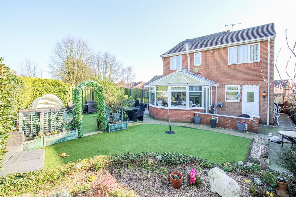 Property photo 1 of 17 Outside