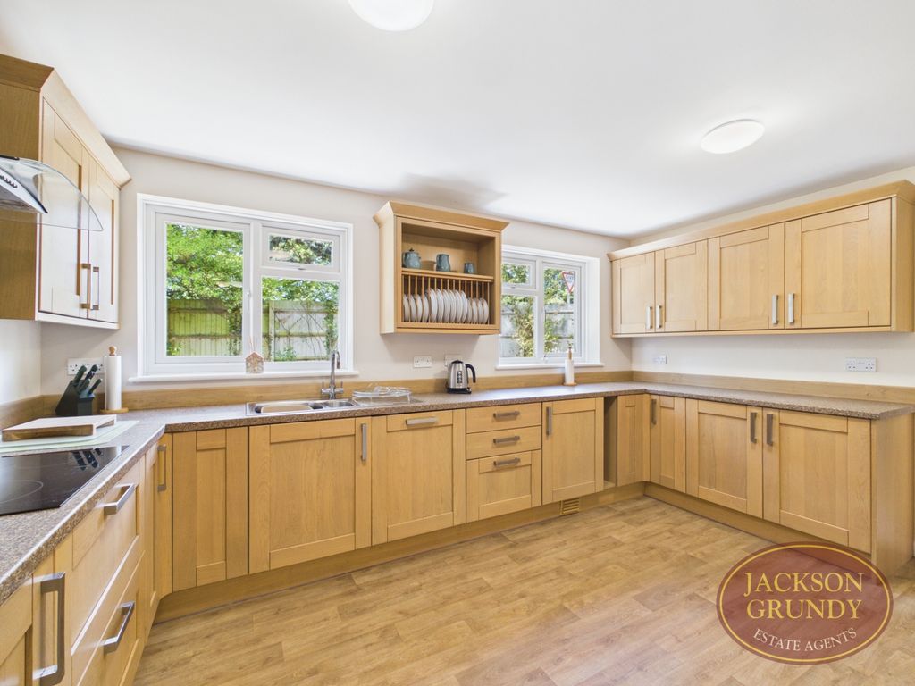 Property photo 2 of 17 Corran Close