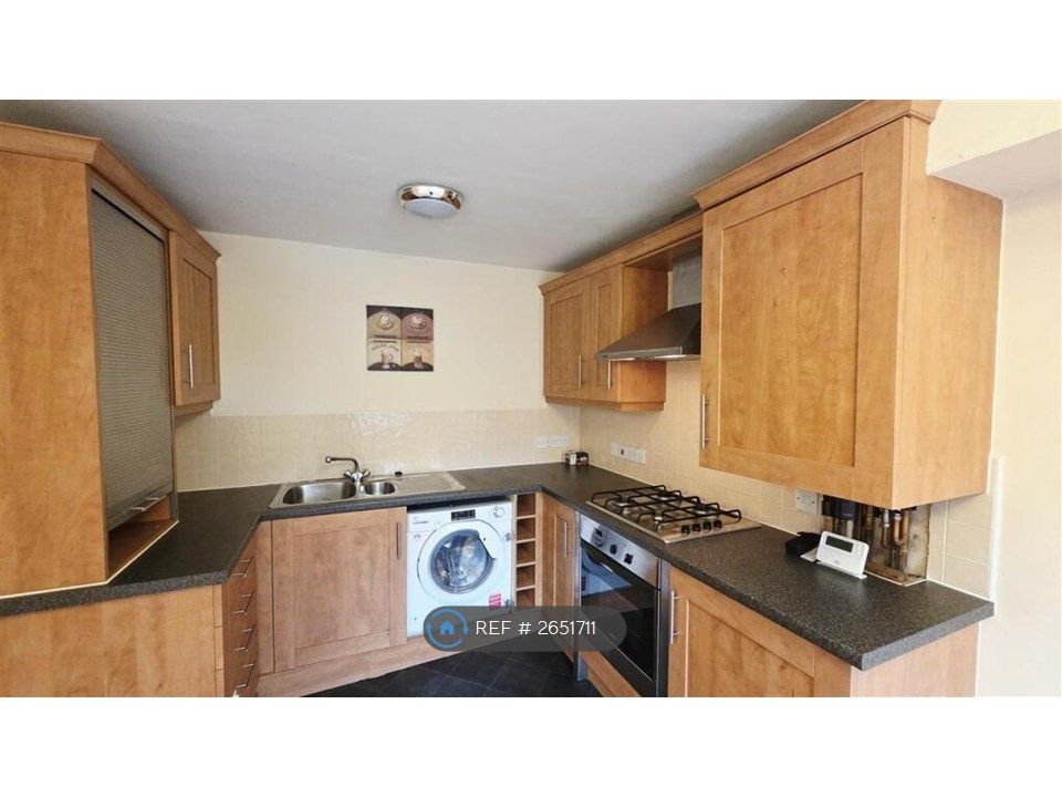 Property photo 3 of 12 Kitchen
