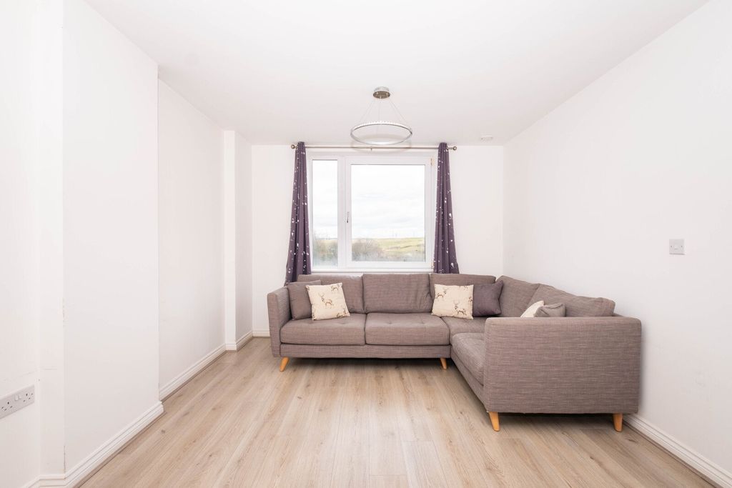 Property photo 1 of 9 Picture No. 06