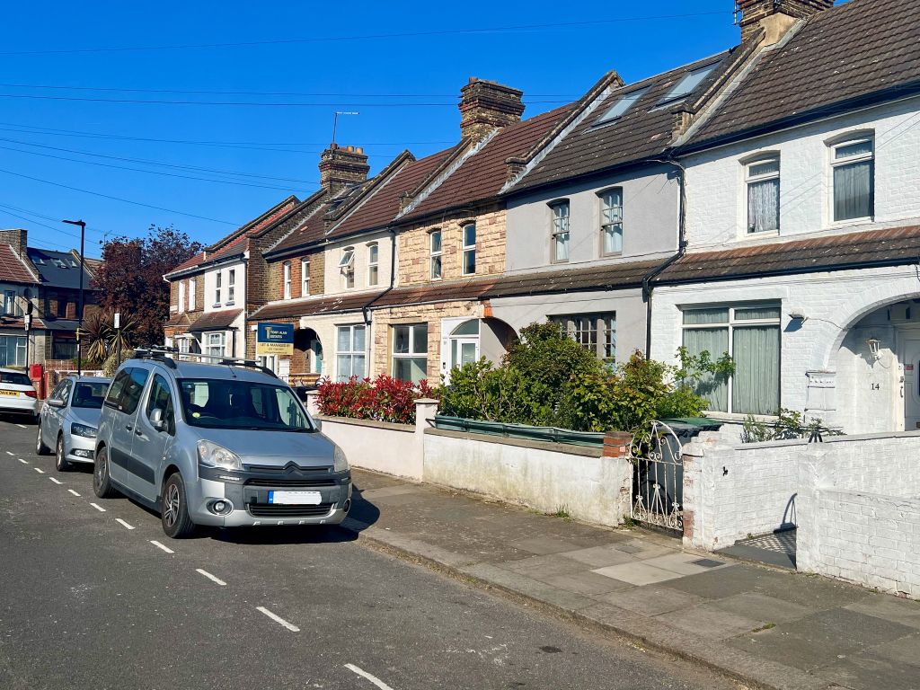 Property photo 3 of 24 Tj