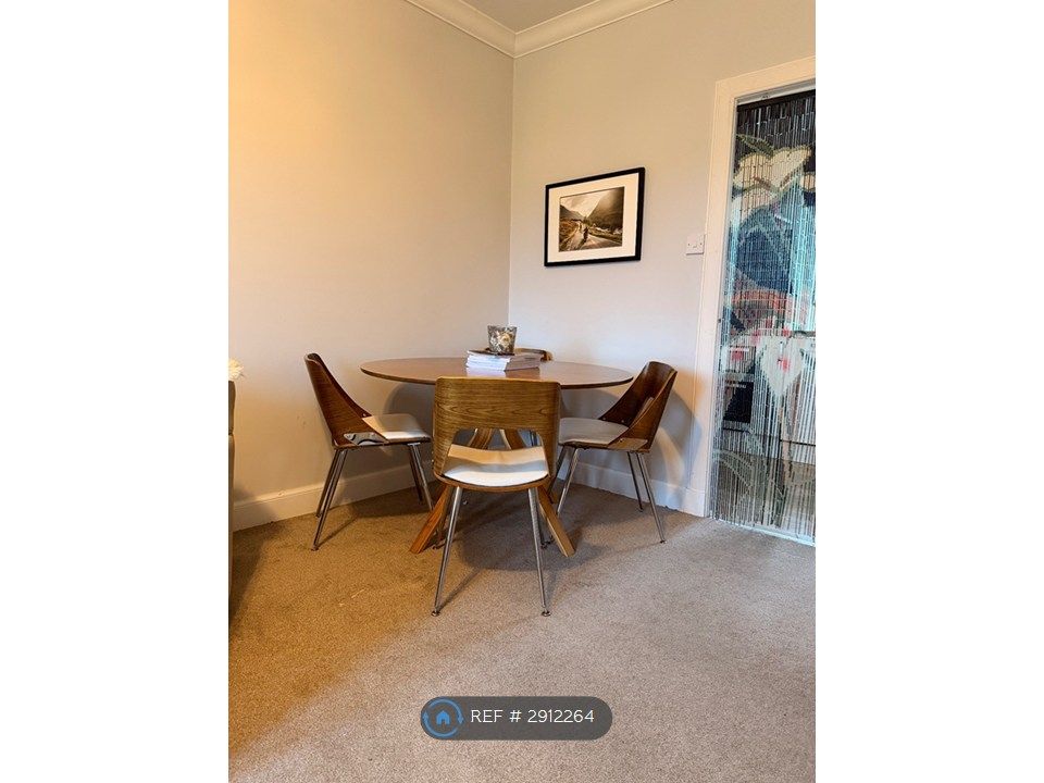 Property photo 3 of 18 Dining Ares