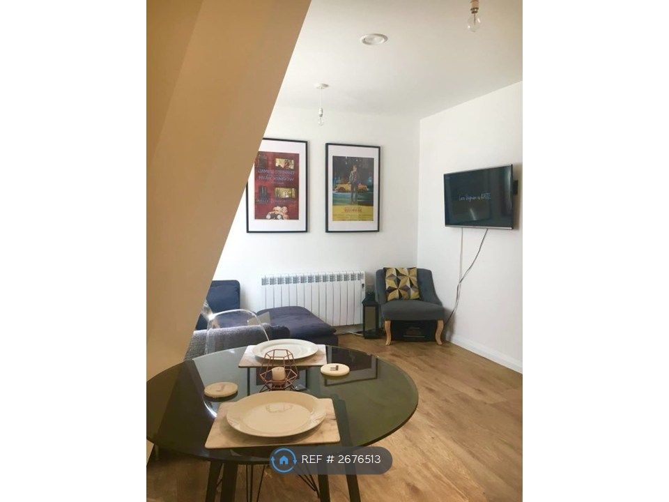 Property photo 2 of 9 Front Room