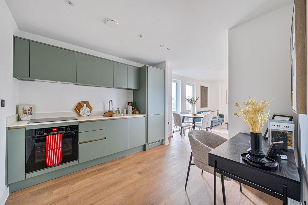 Property photo 3 of 21 1386742-2-692Ff2E...