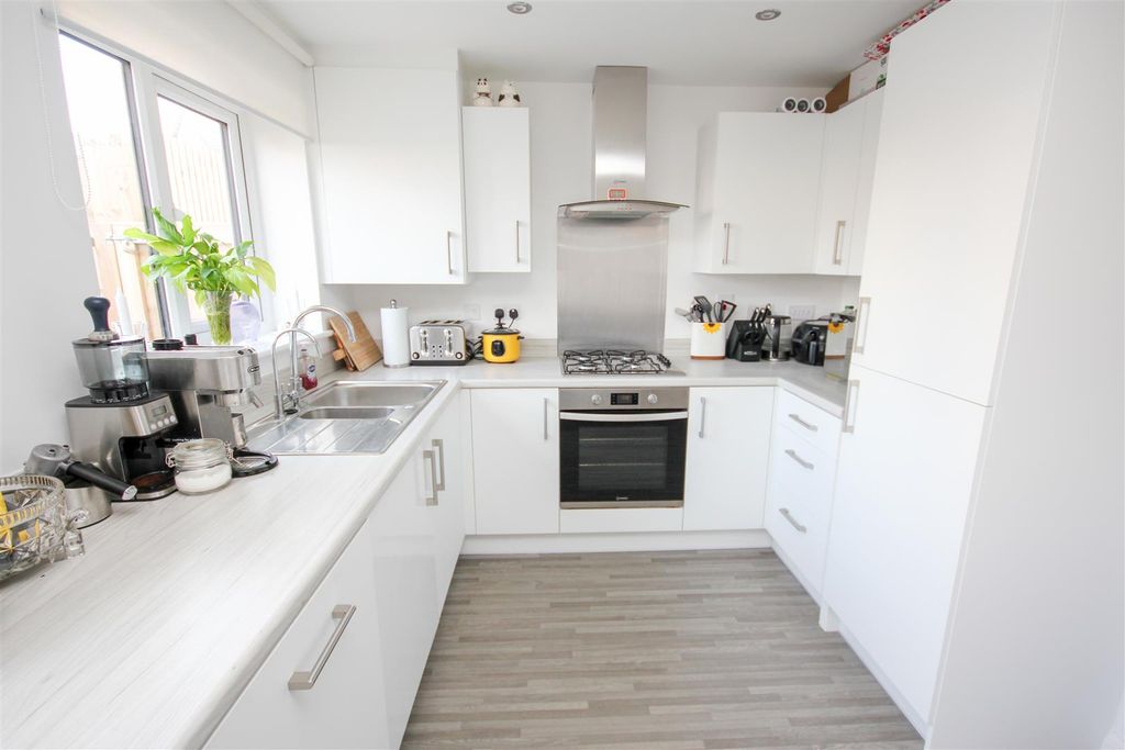 Property photo 3 of 16 Kitchen.Jpg