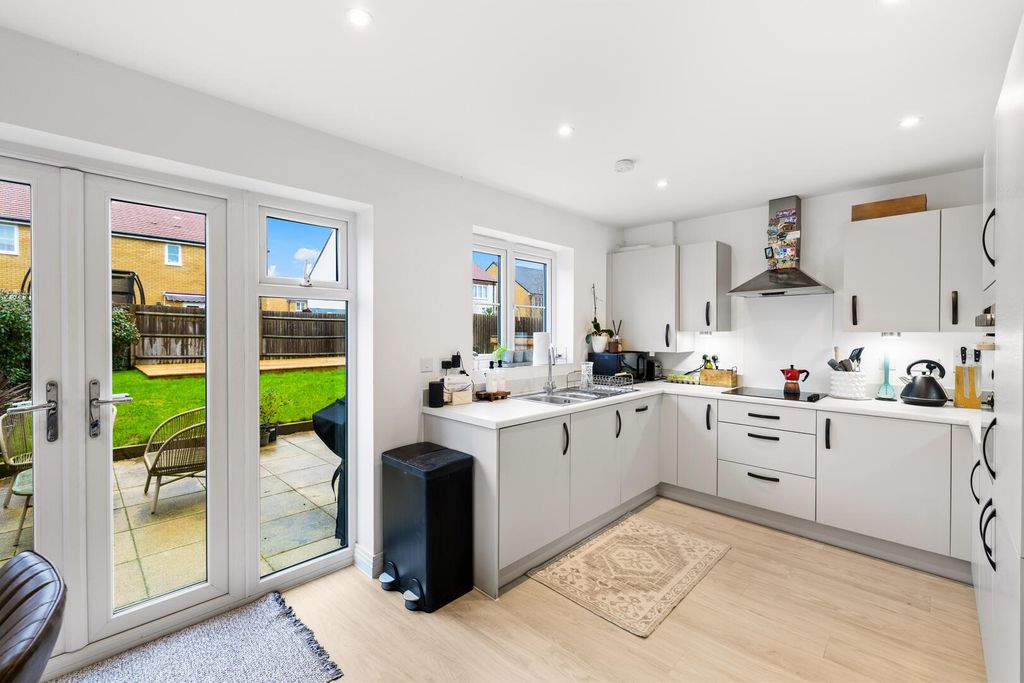 Property photo 3 of 14 Kitchen