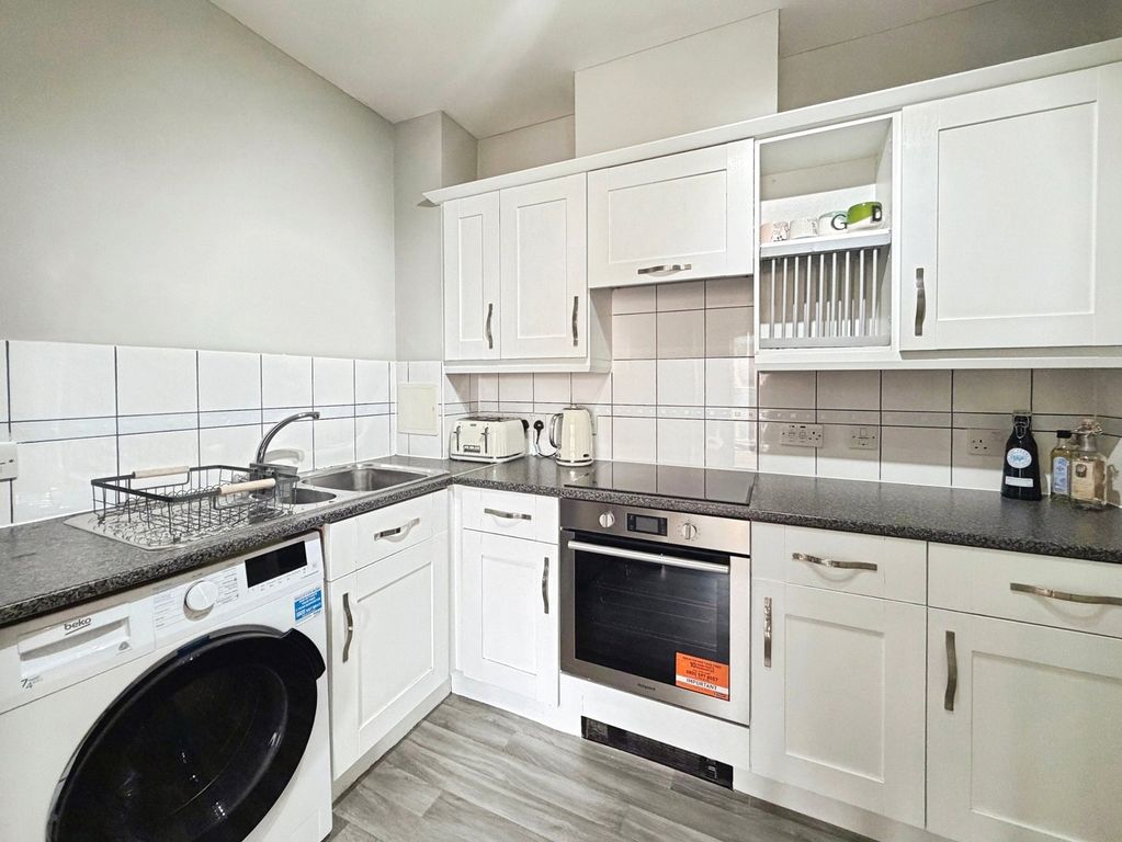 Property photo 2 of 12 Picture No. 11