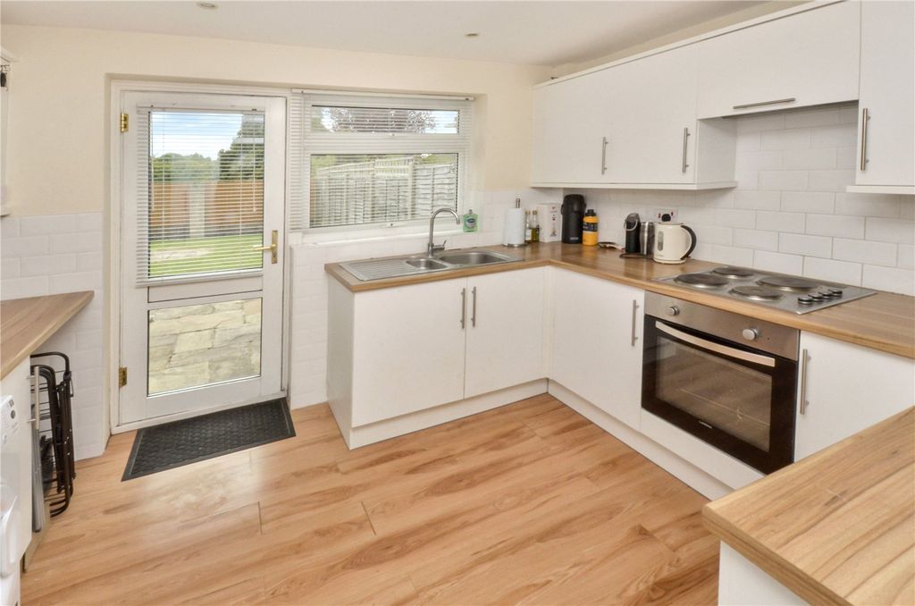 Property photo 3 of 14 Kitchen