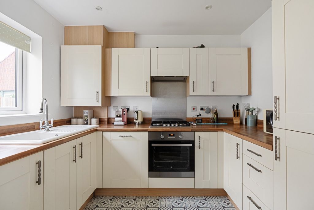 Property photo 3 of 12 5529972