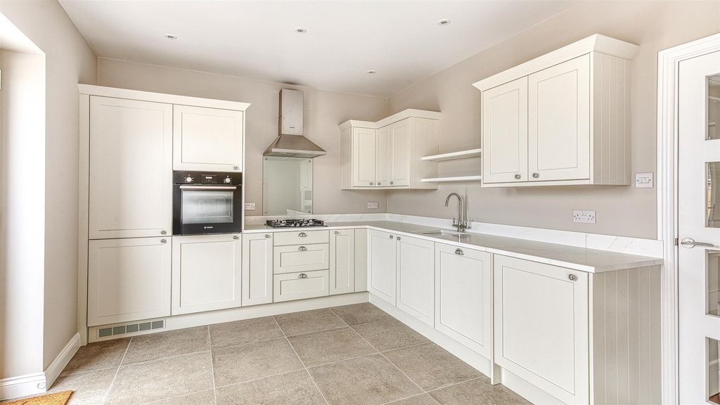 Property photo 3 of 28