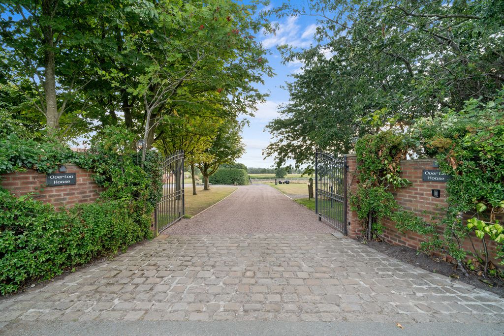 Property photo 3 of 49