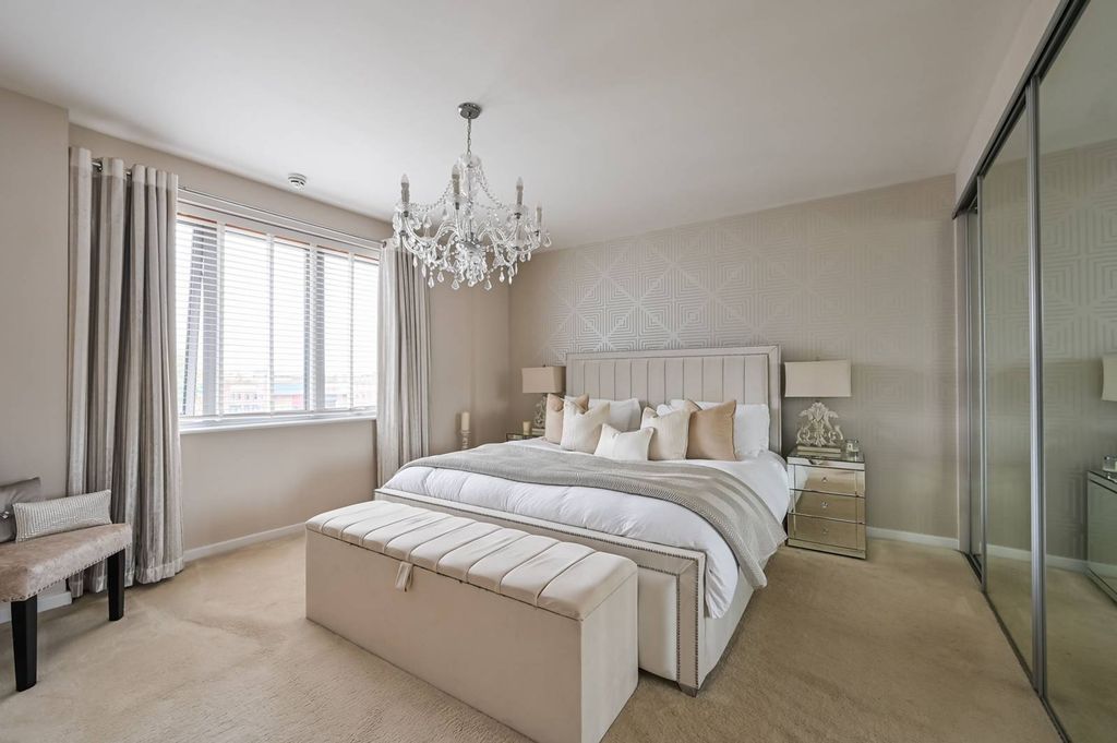 Property photo 3 of 25