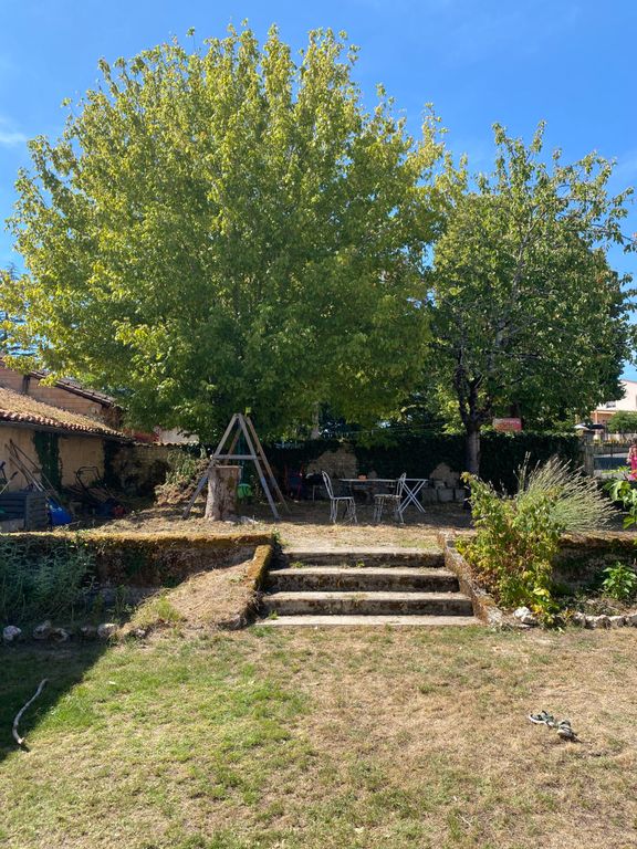 Property photo 2 of 11