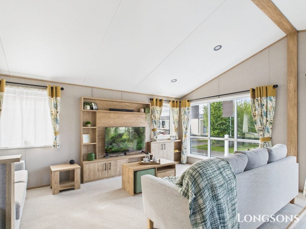 Property photo 2 of 31 Cam02173G0 Pr0276 Still036