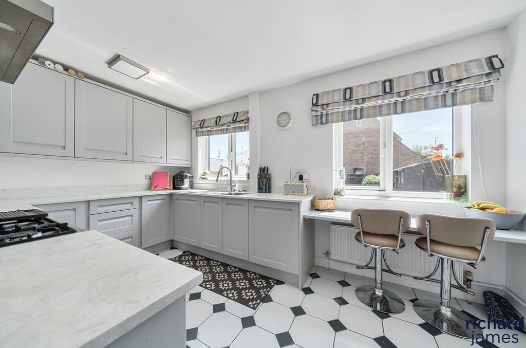 Property photo 3 of 17 75F75577687E49Ba8Eb3F78923Facb02