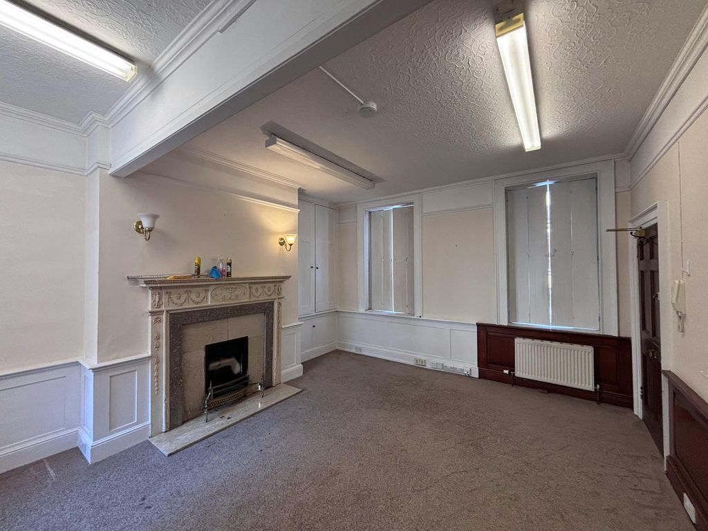 Property photo 2 of 8 3 College Green 5873.Jpeg