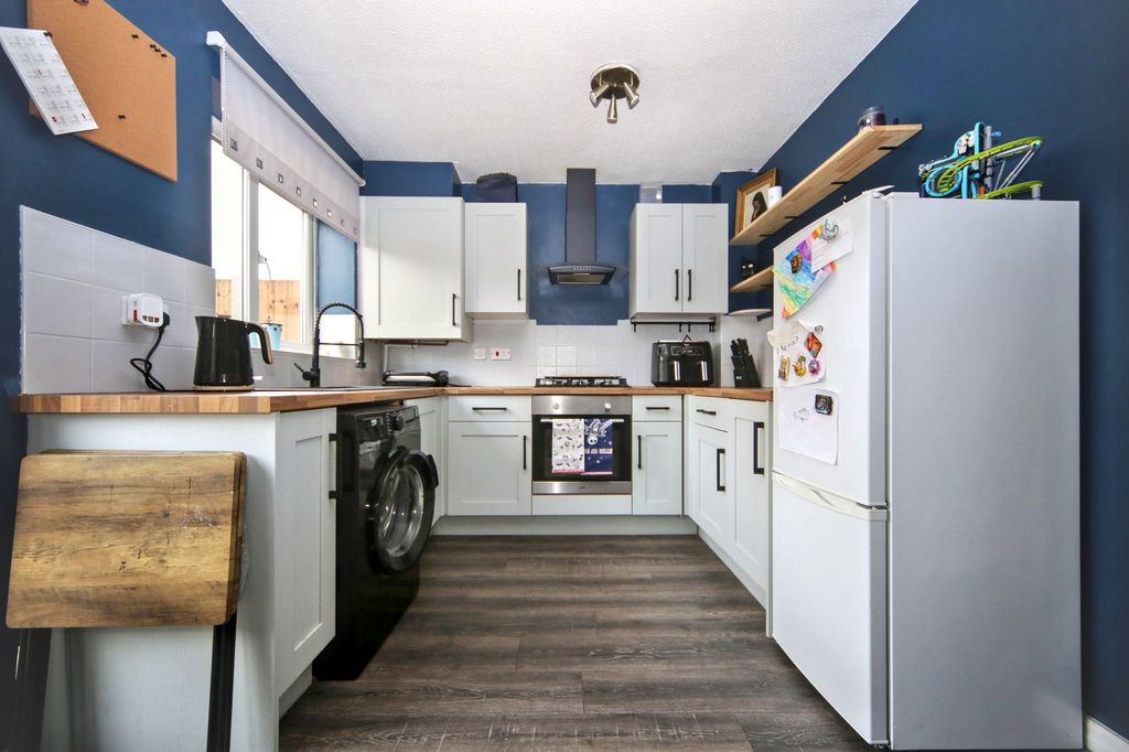 Property photo 3 of 21