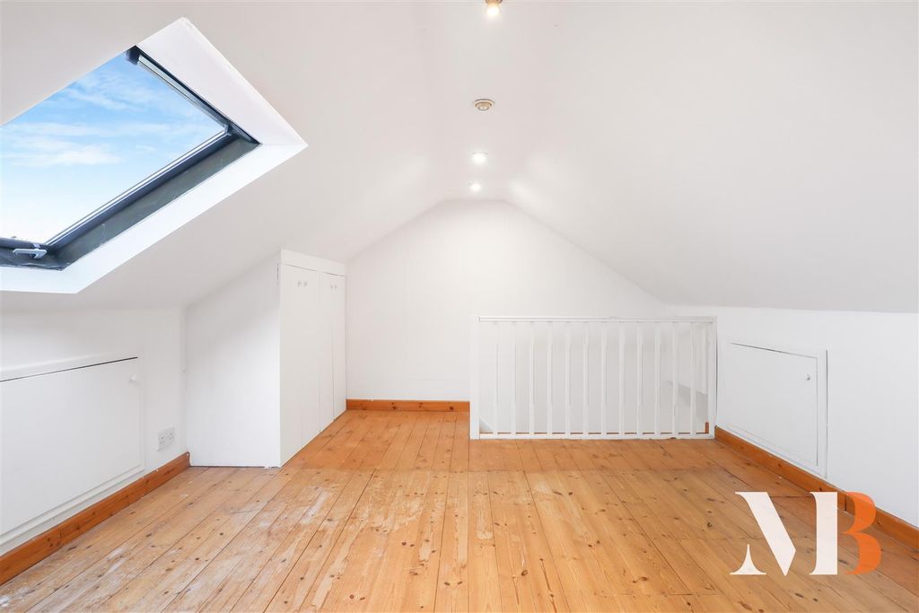 Property photo 2 of 33 Lowther-5.Jpg